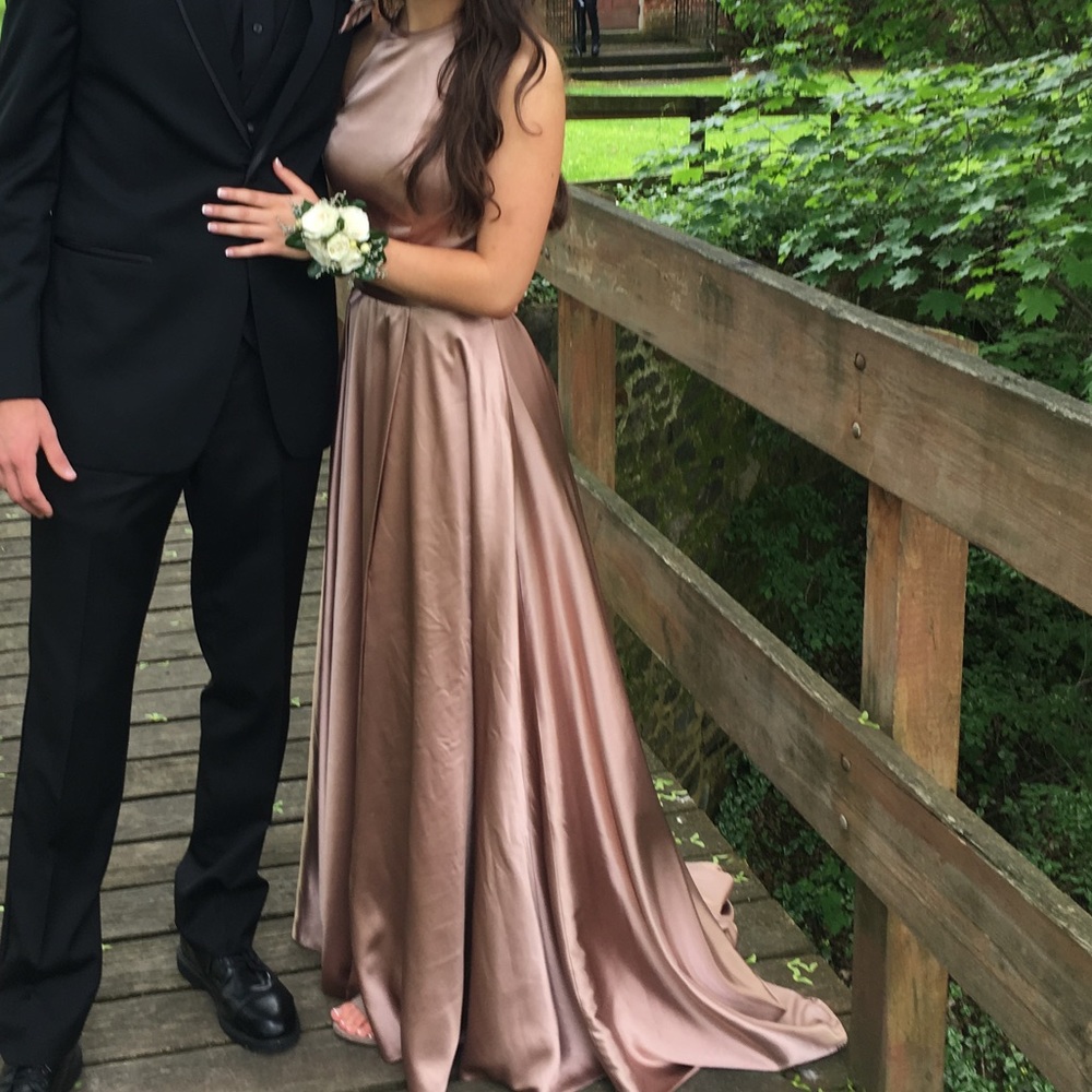 PROM DRESS - Picture 3 of 4